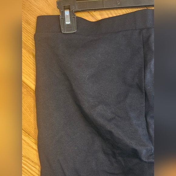 Black Thick Cropped Leggings With Textured Side Details Size Large - Picture 7 of 9